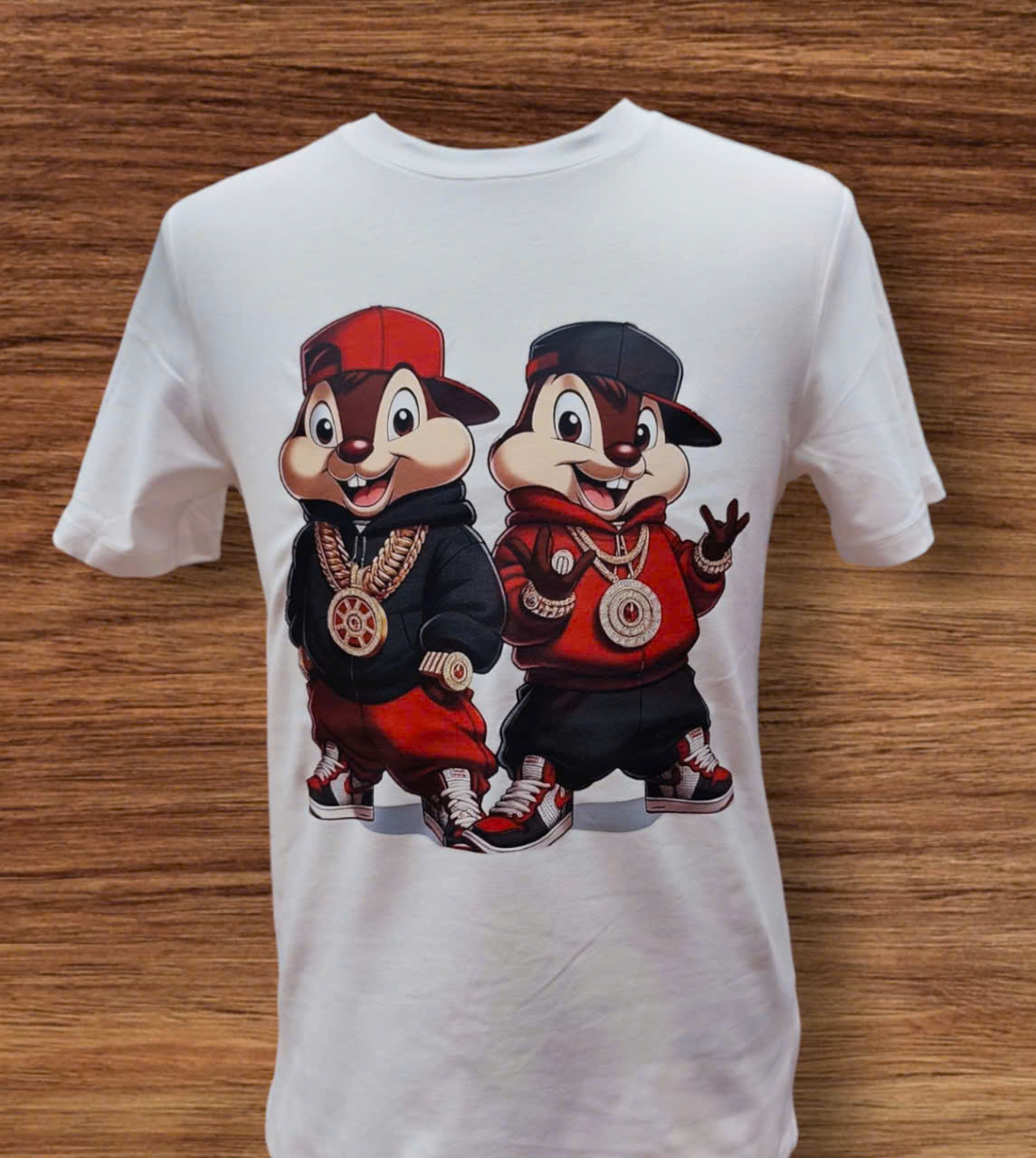 T-Shirt nữ Tisando với hình in 2 chú Sóc 